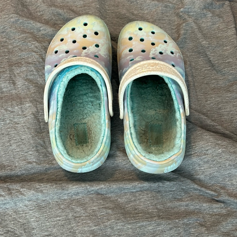Girls lined crocs. Size 1